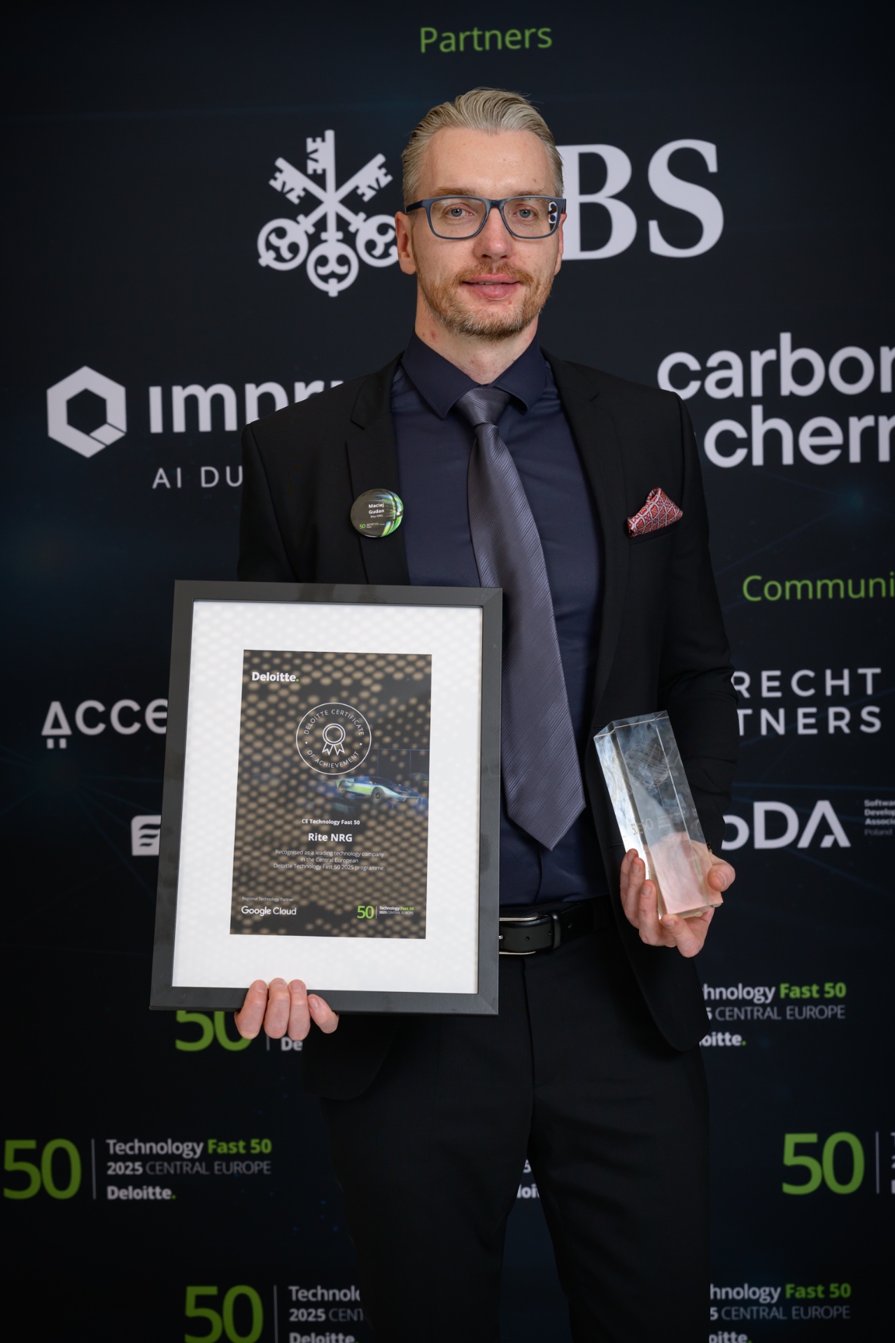 Maciej Gudan of RITE NRG holding the Deloitte Technology Fast 50 Central Europe 2025 certificate and trophy